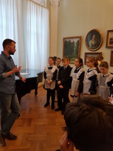 3г, 4д, 4е ,4а классы посетили музей М. Нестерова. Экскурсовод очень увлёк наших гимназистов рассказом о М. Нестерове